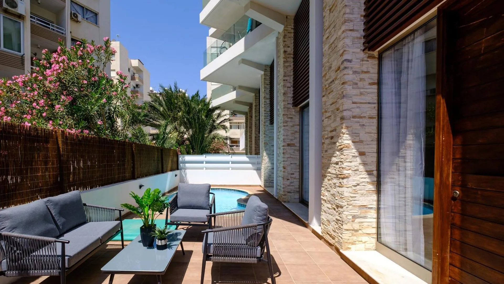 Paradise Apartment With Private Pool & Sea View Lárnaca