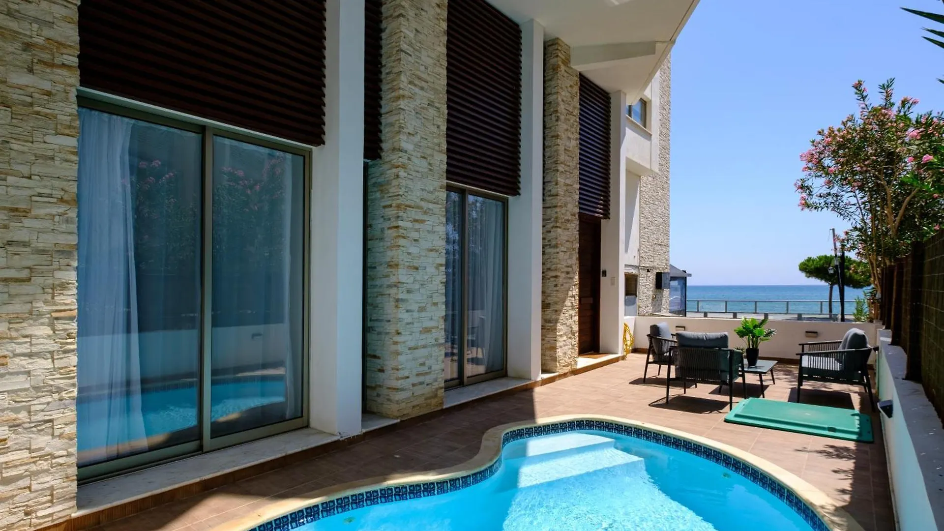 Paradise Apartment With Private Pool & Sea View Lárnaca 0*,  Chipre