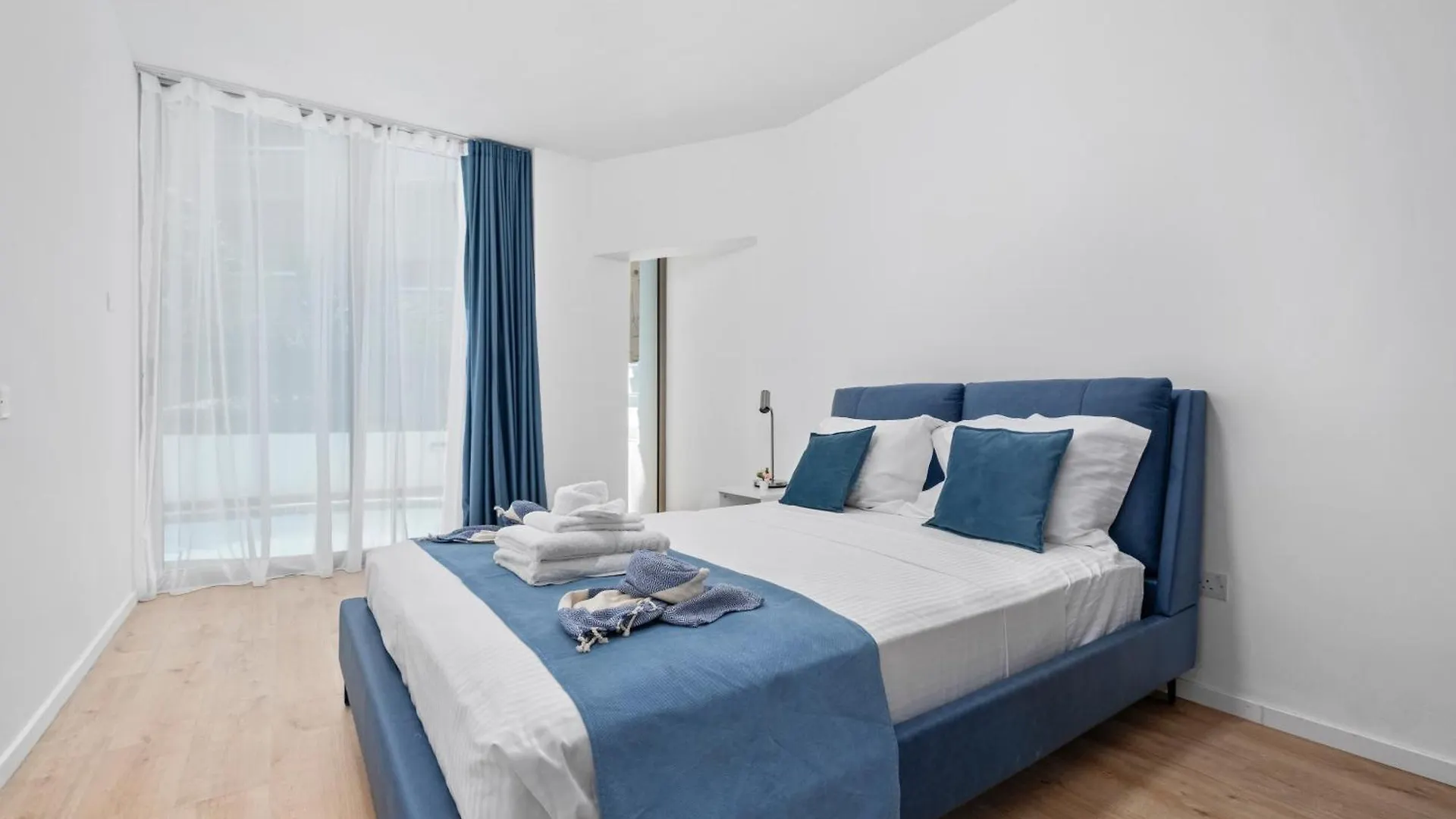 Paradise Apartment With Private Pool & Sea View 라르나카 키프로스