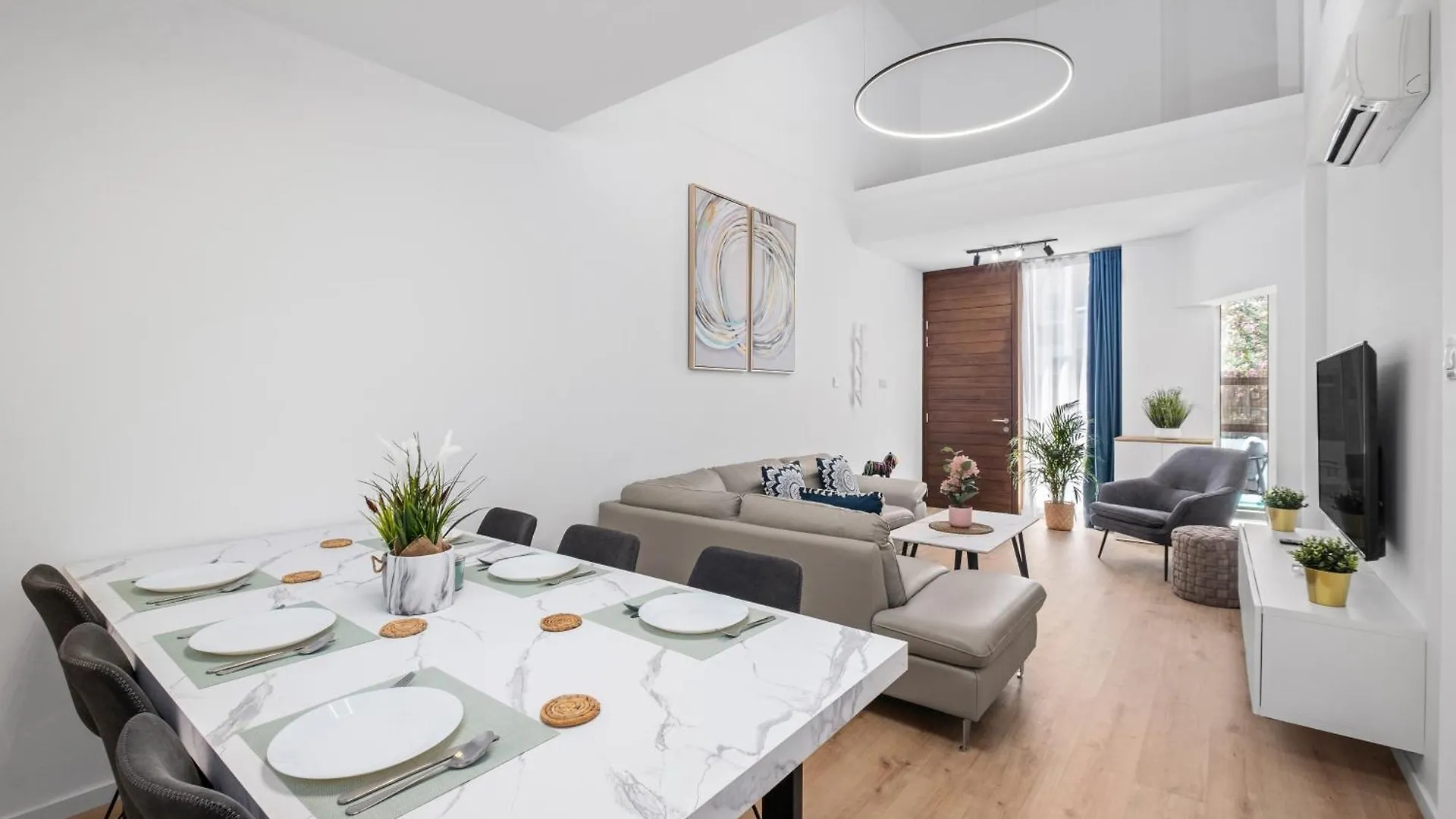 Paradise Apartment With Private Pool & Sea View 라르나카