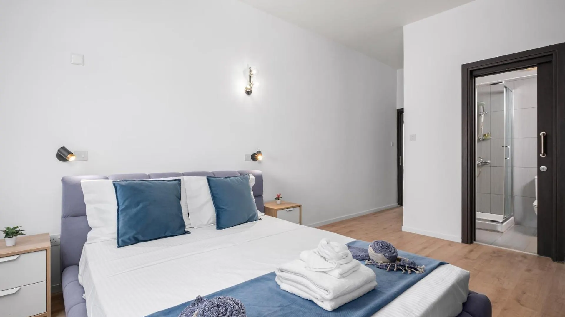 Paradise Apartment With Private Pool & Sea View 라르나카