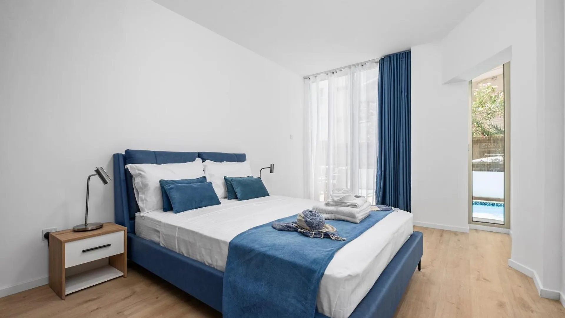 Paradise Apartment With Private Pool & Sea View 라르나카
